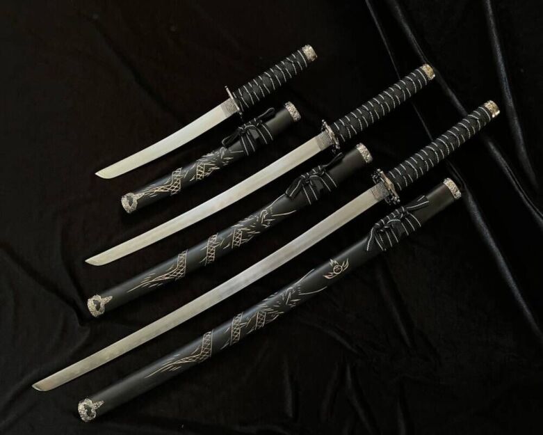 CZARNY SMOK ZESTAW MIECZY KATANA WAKIZASHI TANTO PLUS STOJAK HK1107