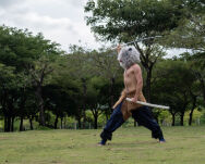 Miecz Wakizashi Krótka Katana Demon Slayer Inosuke Hashibira's Drewniany 77cm plus Stojak i Pas JT10659-W - 2