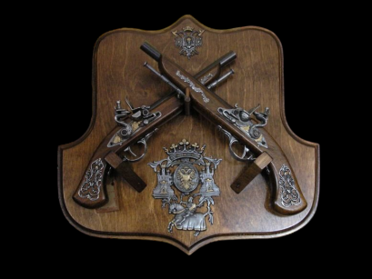 flintlock GUNS ON heraldic PENDANT (WTR-242)