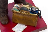 DUŻA FIGURKA LEKARZ - Guilermo Forchino (FO85508) - 8