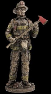 UNIQUE FIGURINE - FIREFIGHTER - VERONESE (WU76822A4)