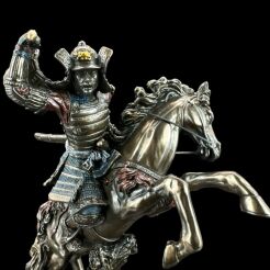 Japoński Samuraj Na Koniu w Zbroi z Mieczem Katana WU78210A4