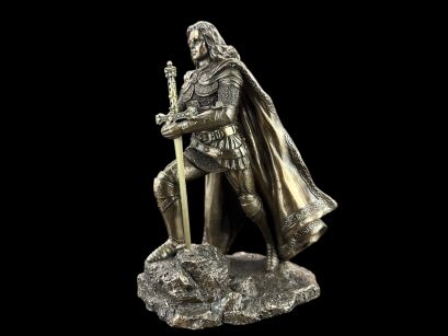 STOJĄCY KRÓL ARTUR Z MIECZEM VERONESE  (WU76995A1)